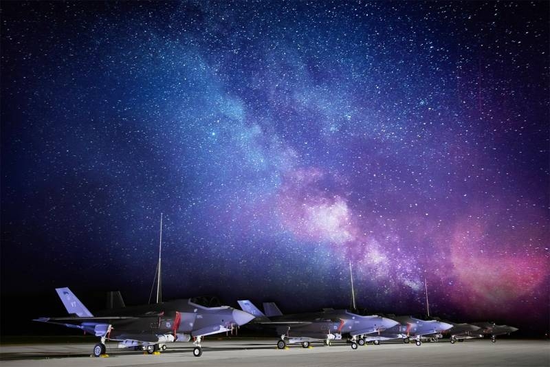 Структура композитного материала F-35 не обеспечивает ему защиты от молнии