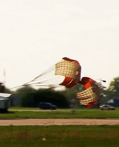 На Украине начато разбирательство по поставкам в ВВС тормозных парашютов с дырами