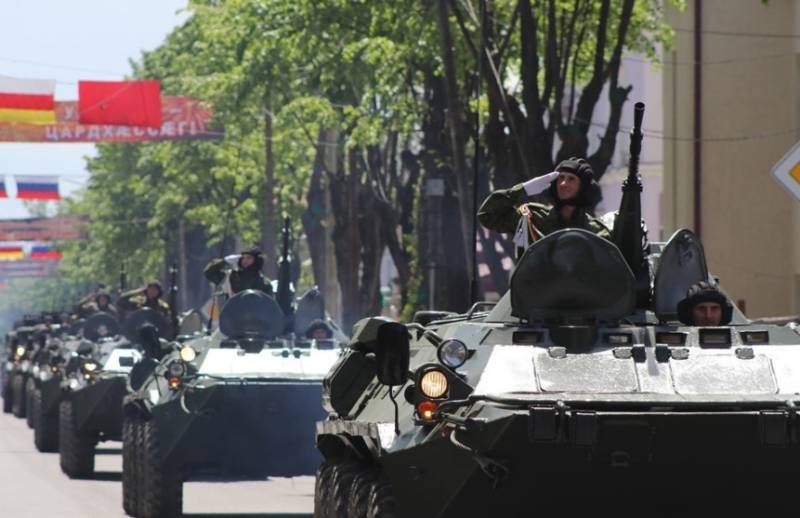 Военнослужащие из России приняли участие в параде в честь 30-летия Республики Южная Осетия