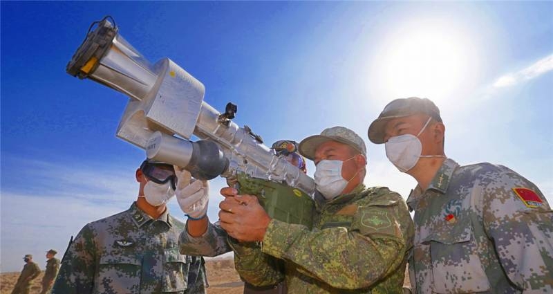 «Китайским военным потребовалось всего 2 часа, чтобы освоить вождение наших боевых машин» - подполковник ВС РФ на учениях