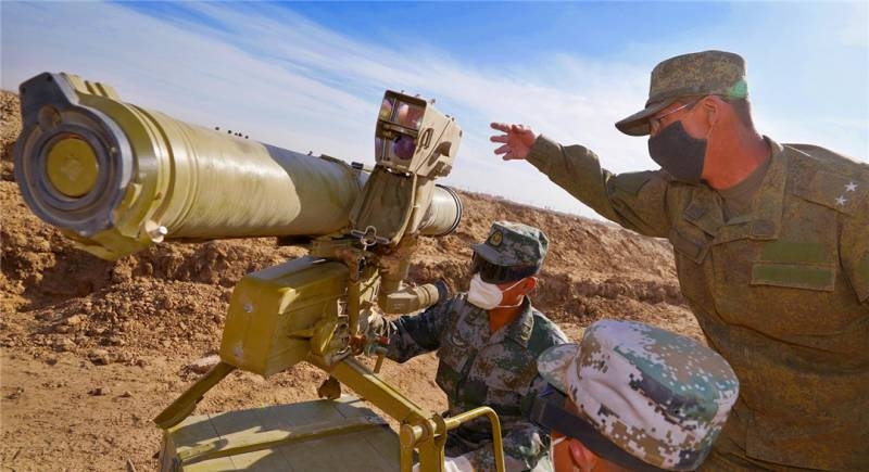 «Китайским военным потребовалось всего 2 часа, чтобы освоить вождение наших боевых машин» - подполковник ВС РФ на учениях