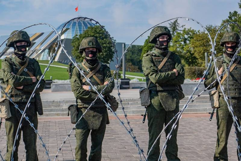 Против манифестантов в Беларуси применили водометы, Тихановская собирается в гости к Меркель