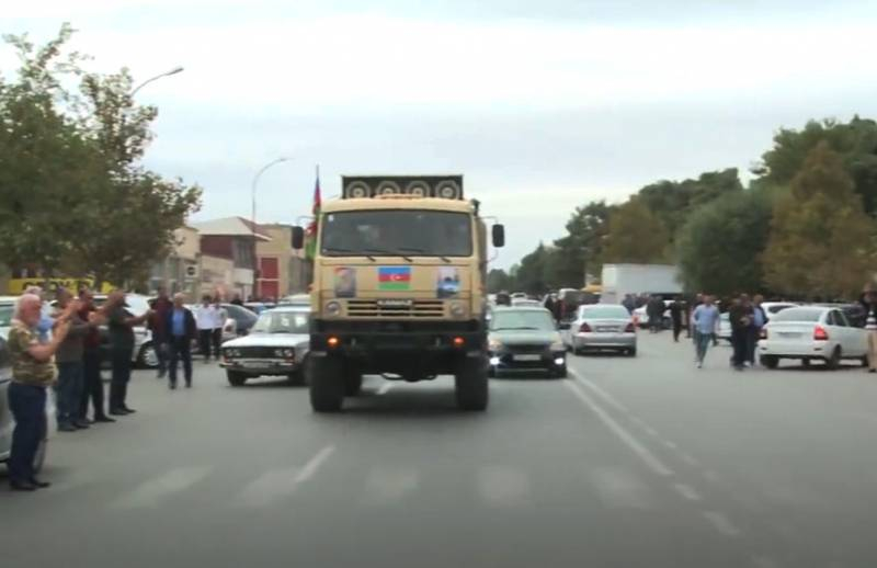 «Вещают об успехах армии и неудачах противника»: В прифронтовой части Азербайджана появились машины с громкоговорителями