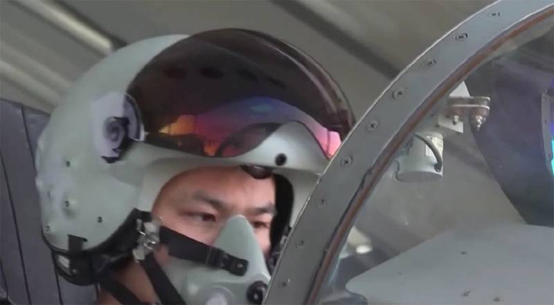 В сети обсуждаются новые проекционные мультимедийные шлемы пилотов ВВС Китая