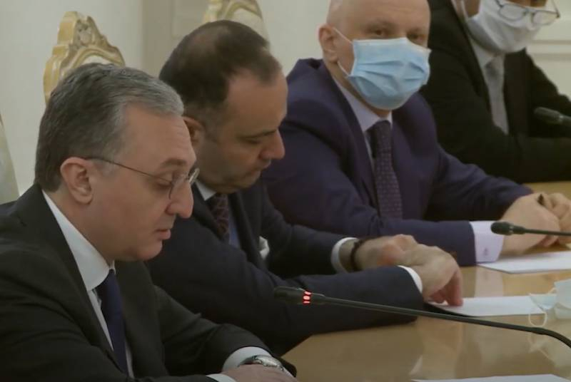 Глава МИД Армении подал в отставку