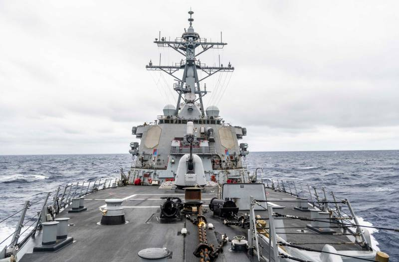 Американский эсминец USS John S. McCain нарушил российскую морскую границу