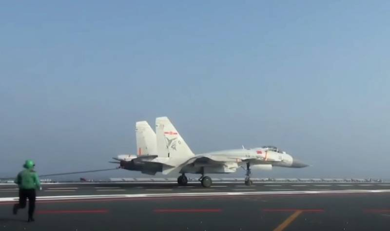 Для работы с электромагнитной катапультой: в Сети появились новые фотографии китайского истребителя J-15T