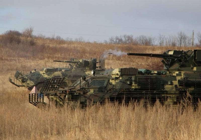 ВСУ устроили на Донбассе учебно-боевые стрельбы с применением БТР-4Е
