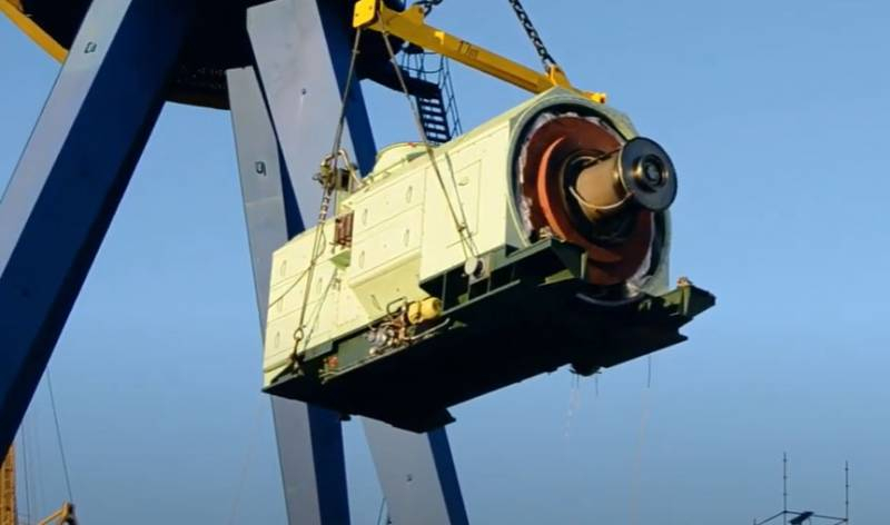 Начаты работы по центровке и монтажу российского газотурбинного двигателя М90ФР на фрегате «Адмирал Головко»