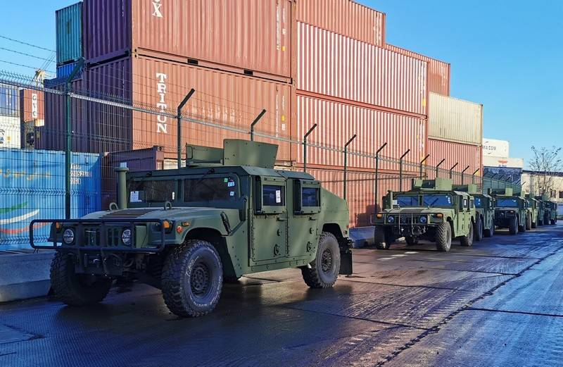 «Humvee и лодки»: США поставили Украине очередную партию военной помощи