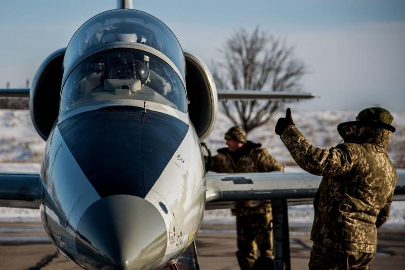 Украинские лётчики отрабатывали воздушные бои против истребителей условного противника