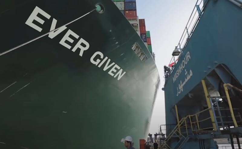 Сообщается, что контейнеровоз Ever Given вновь заблокировал Суэцкий канал: названа причина