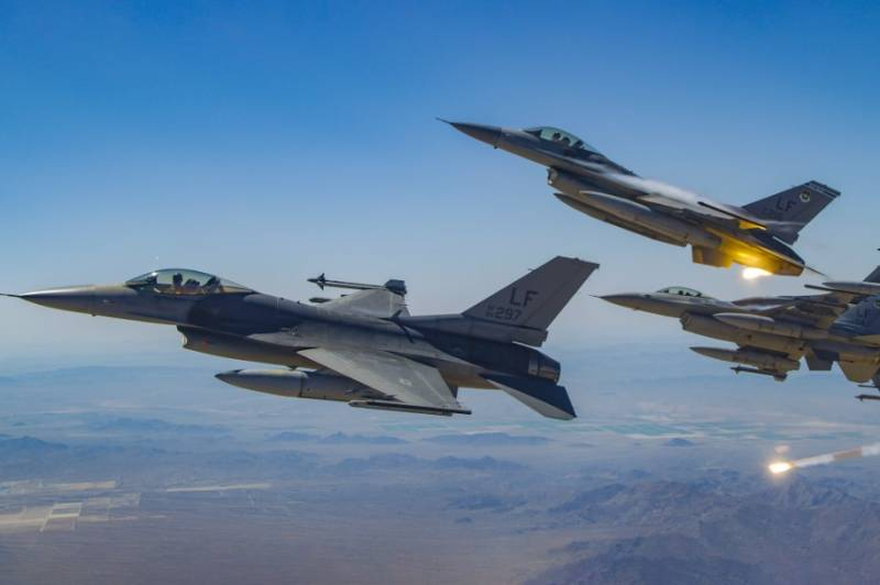 Зарубежная пресса: Истребитель F-16 приобретёт возможности 6-го поколения