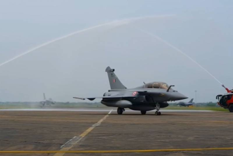 В СМИ Китая раскритиковали индийское заявление о том, что истребители Rafale смогут противостоять J-20