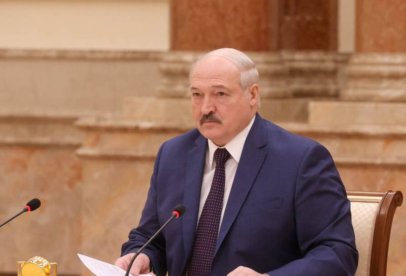 «А 65 процентов опрошенных не желают менять Конституцию»: Лукашенко напутствовал комиссию по внесению изменений в Основной закон