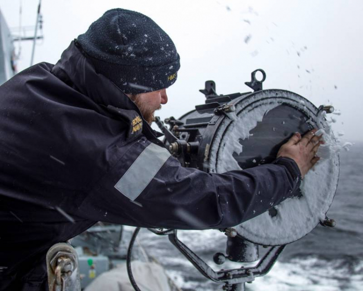 В Минобороны Британии заявили о необходимости «защищать» подводные кабели от «российской угрозы»