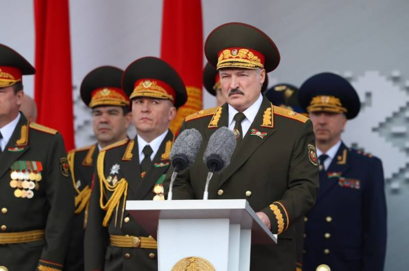 Разрешит ли Лукашенко ввести войска РФ на Украину с территории РБ - рассуждают в белорусской оппозиционной прессе