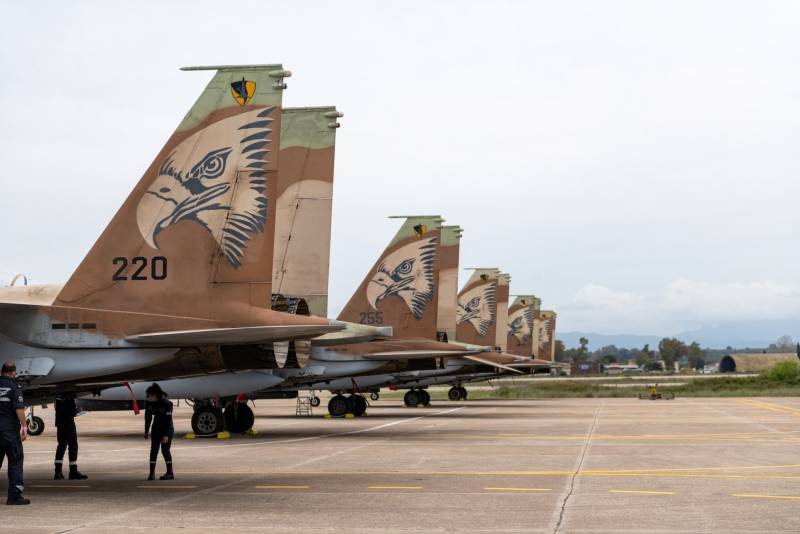 Самолёты ВВС Израиля подняты в воздух в связи с ракетным обстрелом израильской территории