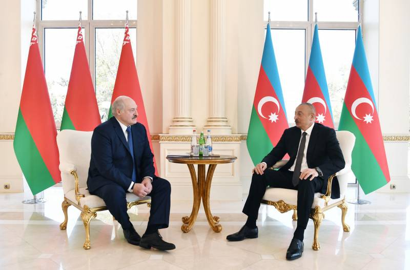 «Отношения блестящие»: Лукашенко предложил Алиеву помощь в восстановлении Карабаха