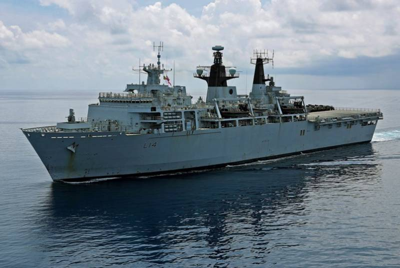 Британские ВМС не станут списывать два десантных корабля