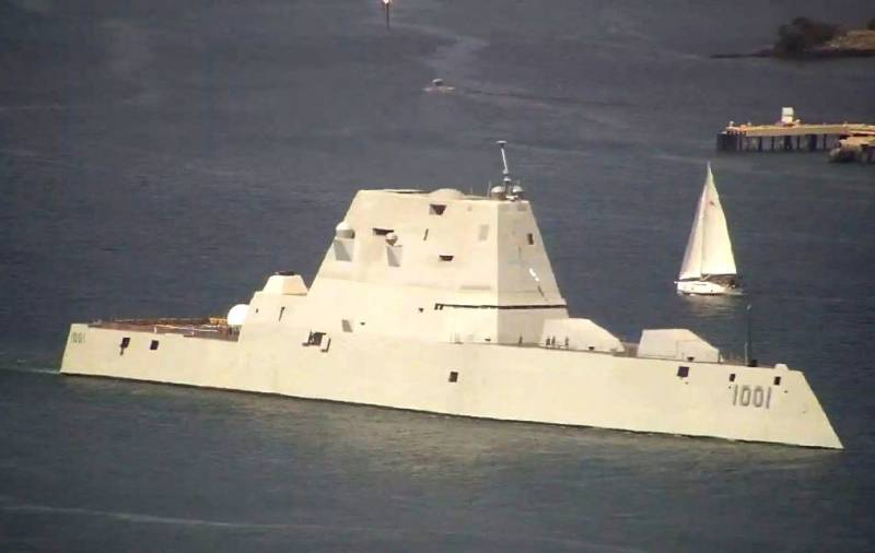 На стелс-эсминце класса Zumwalt ВМС США установили системы спутниковой связи для учений с дронами