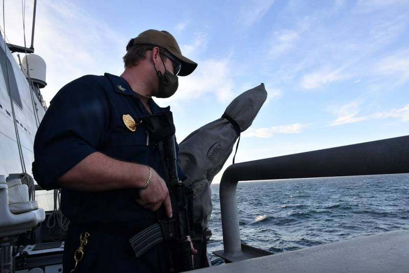 ВМС США увеличивают число боевых кораблей у морских границ Мексики