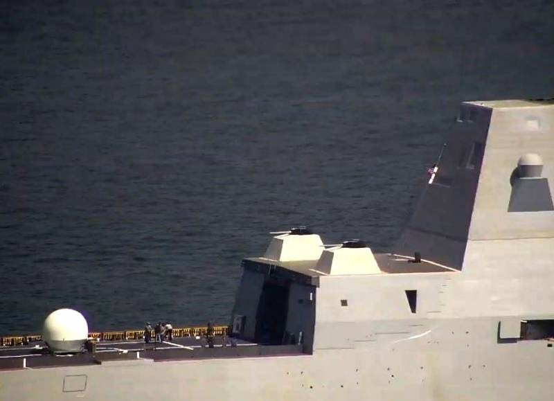 На стелс-эсминце класса Zumwalt ВМС США установили системы спутниковой связи для учений с дронами