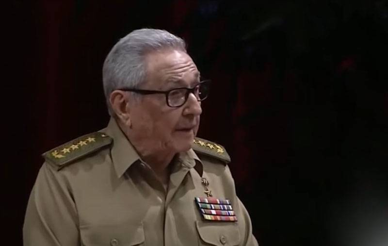 Рауль Кастро сложил с себя полномочия первого секретаря Компартии Кубы
