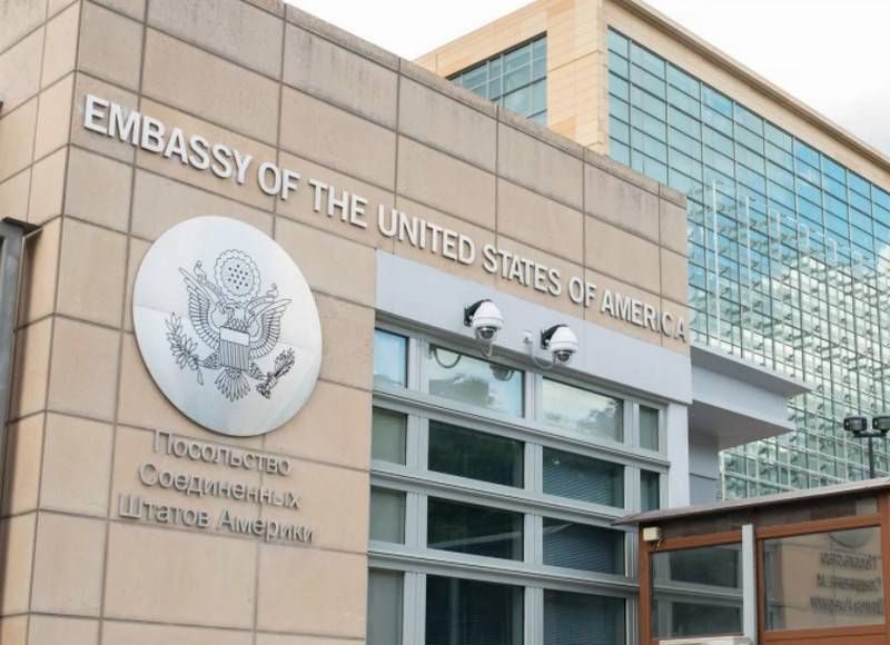 «Вынуждены сократить штат»: Посольство США заявило о прекращении выдачи виз