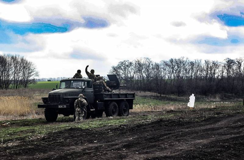 Автомобиль с украинскими военными подорвался в зоне ответственности ВСУ