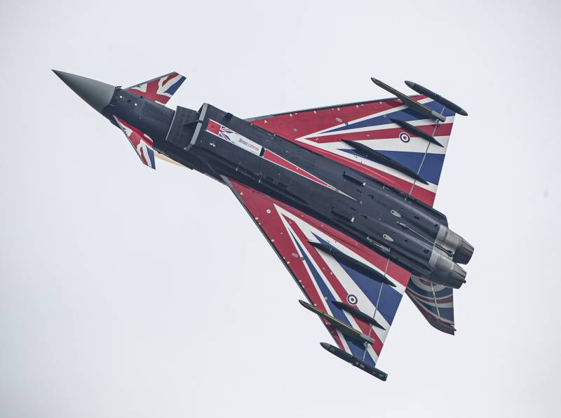«Станет изюминкой авиасалонов»: новая «патриотичная» схема окраски британских истребителей «Тайфун»