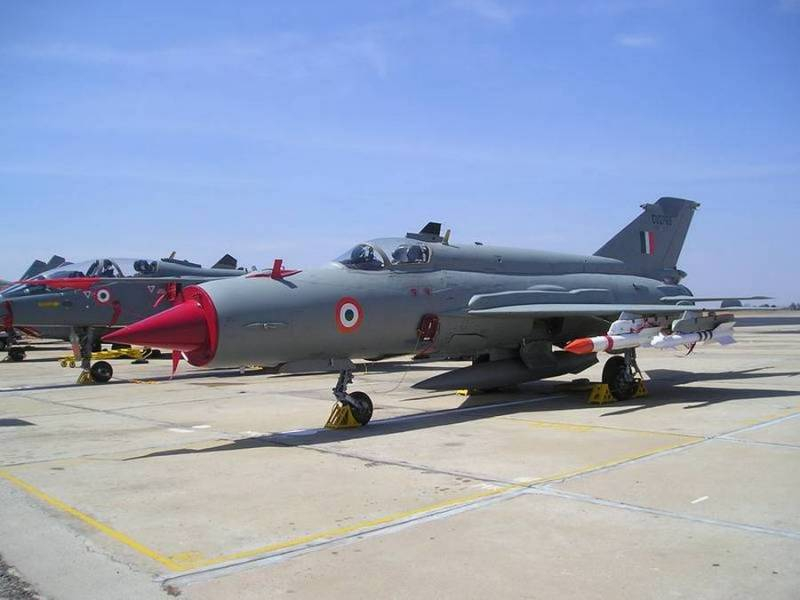 «Третий с начала года»: Истребитель МиГ-21 индийских ВВС разбился в штате Пенджаб