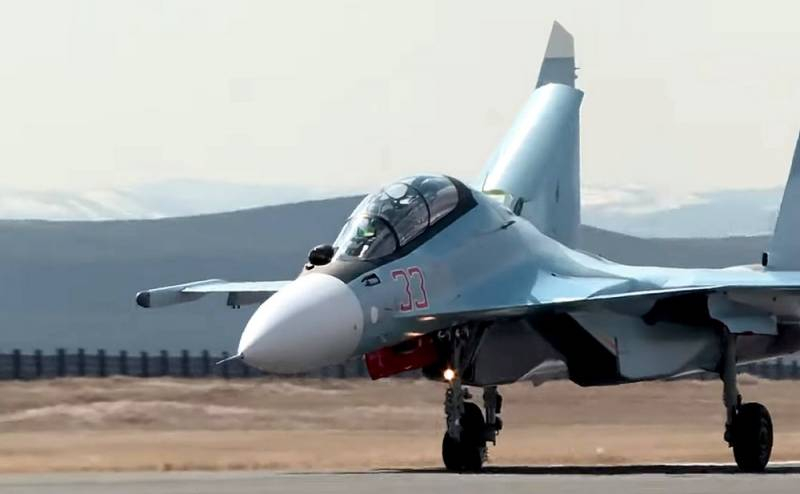 В Крыму катапультировался экипаж стоящего на земле истребителя Су-30СМ