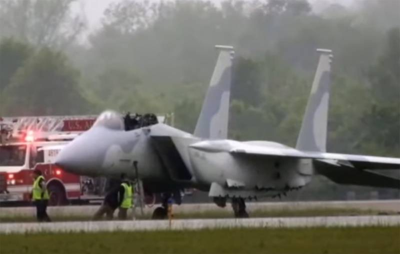 Инцидент на аэродроме в США: Лётчики катапультировались из истребителя F-15QA, предназначенного для ВВС Катара