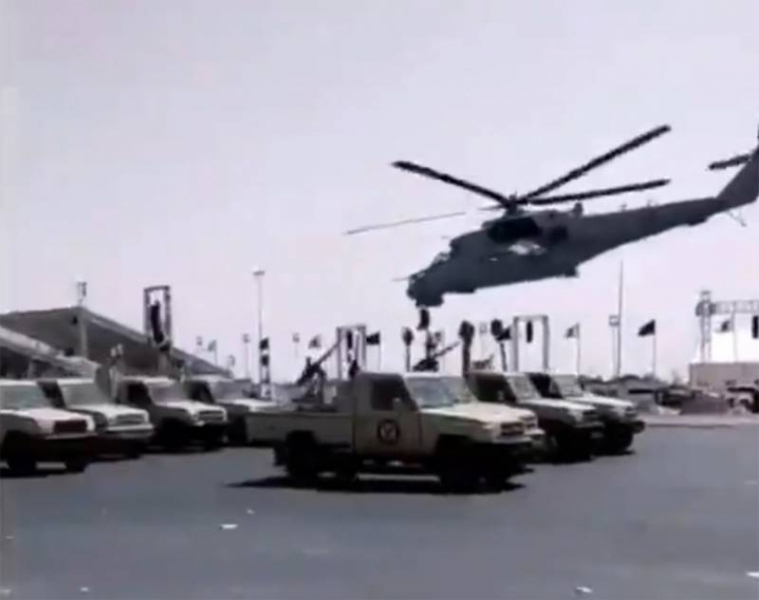 Полёт ударного вертолёта Ми-24 на крайне малой высоте сняли на видео в Ливии