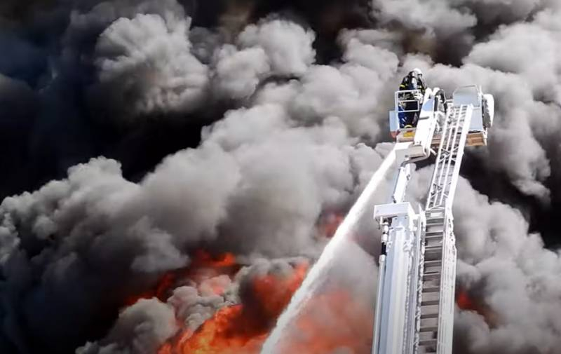 Власти чешской Остравы: Перед пожаром на металлургическом предприятии Витковице прогремел взрыв