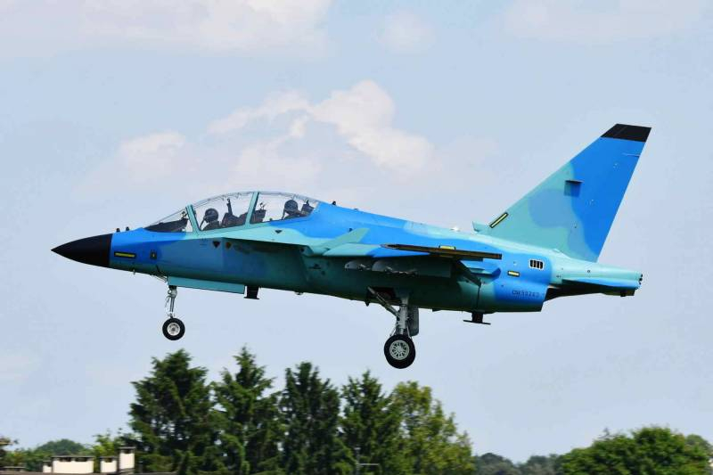 Конкурент российскому Як-130: в прессе Италии назвали предположительного покупателя самолёта М-346 в особой цветовой гамме