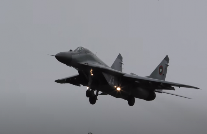 Истребитель МиГ-29 ВВС Болгарии пропал с экранов радаров во время учений над Чёрным морем