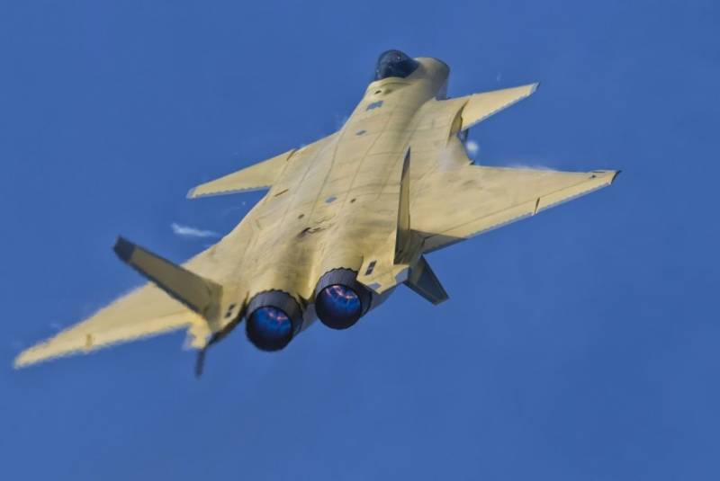 Пресса США: Новая версия истребителей J-20 сделает китайские авианосцы грозной силой