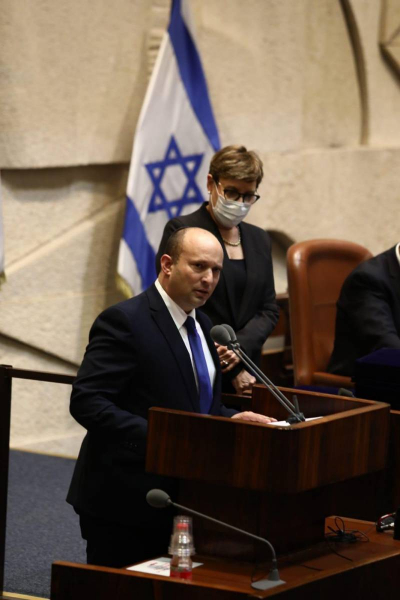 Парламент Израиля утвердил нового премьера, Нетаньяху ушёл в оппозицию