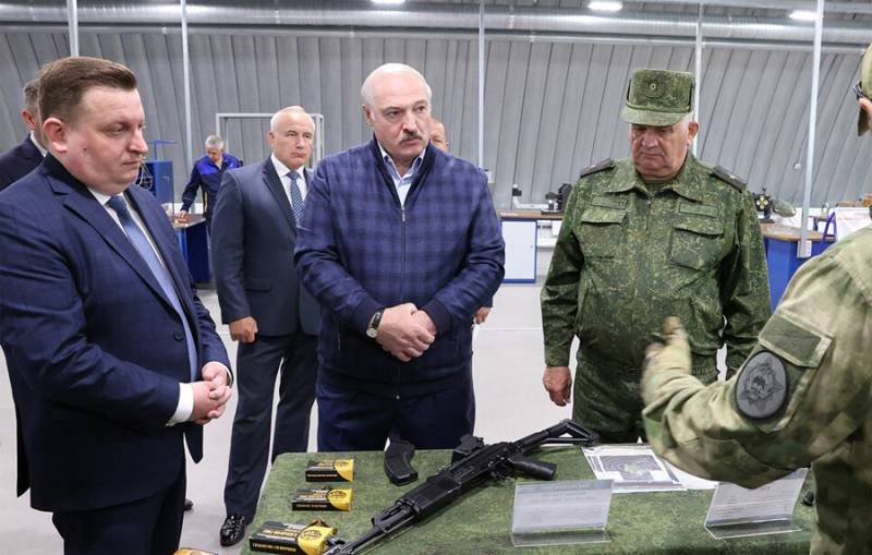 «Никто не гарантирует, что мы не будем воевать» - Лукашенко на оборонном предприятии