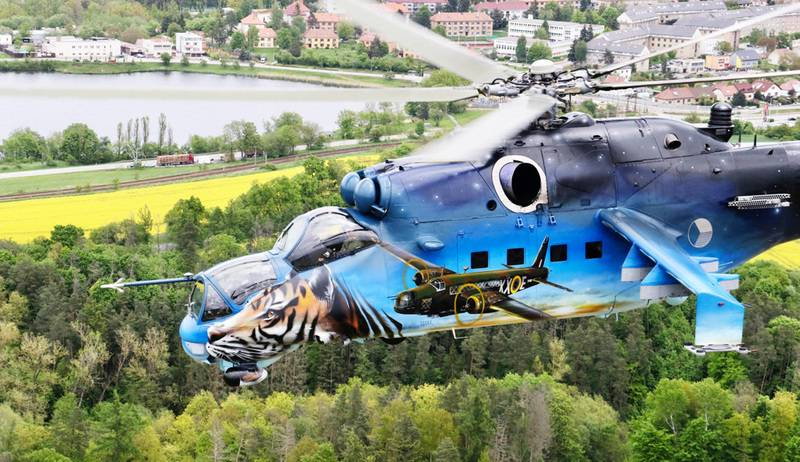 «В знак благодарности за службу»: в Чехии украсили уходящий в отставку вертолёт Ми-24