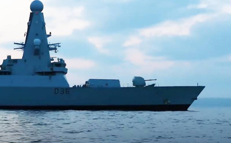 «Первый инцидент такого типа за последние годы»: за рубежом комментируют нарушение британским кораблём морских границ России