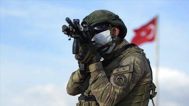 Турция выразила готовность направить на Украину военных инструкторов для подготовки ВСУ