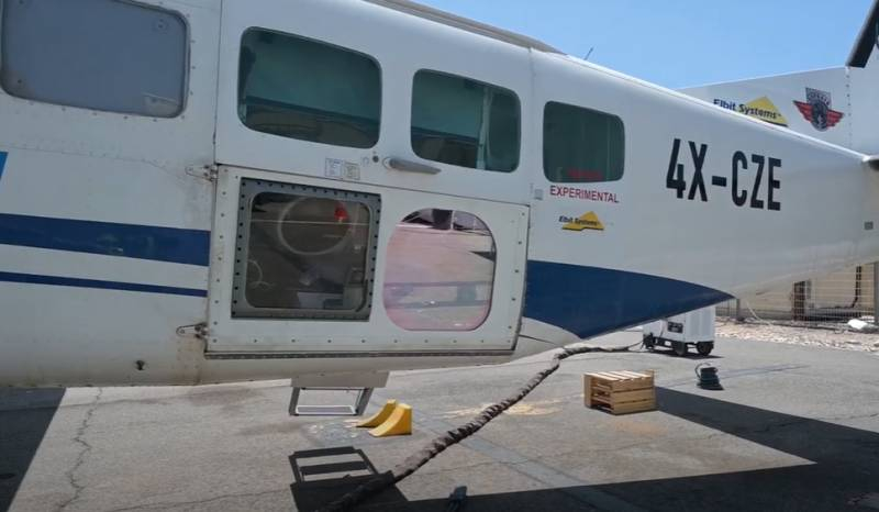 В Израиле показали испытания боевого лазера на борту одномоторного самолёта