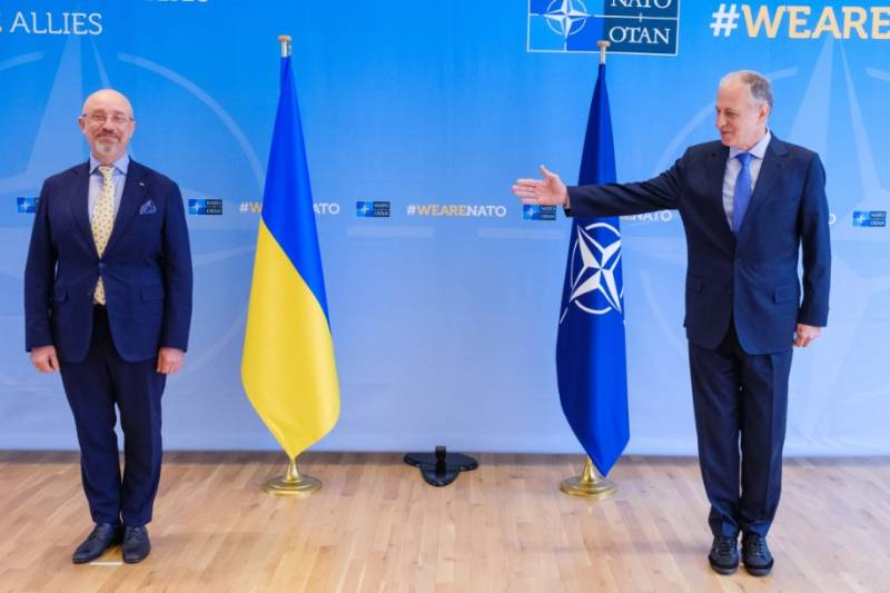 НАТО не имеет плана вступления Украины в альянс, но держит двери открытыми