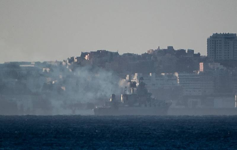 «Сложная дилемма»: Власти Испании решают, пускать или нет российские корабли в порт Сеуты для дозаправки
