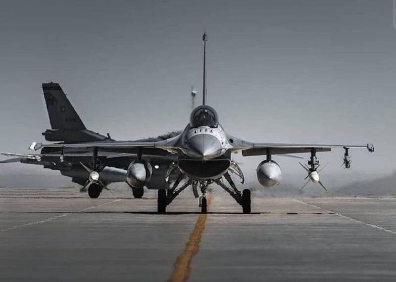 Эскадрилья многоцелевых истребителей F-16 ВВС США переброшена в Болгарию