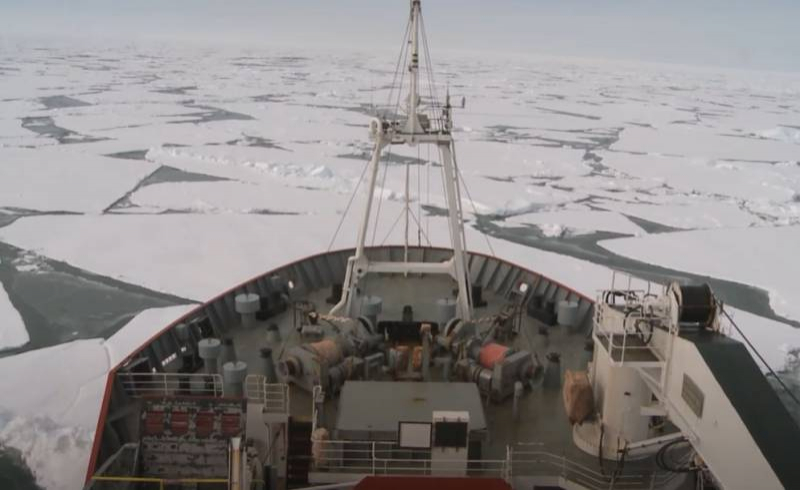Верховная рада Украины согласовала решение о покупке судна ледового класса для исследований Антарктиды