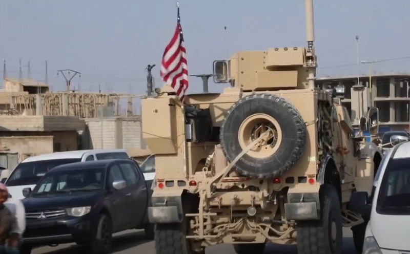 Американские военные продолжают вывозить сирийскую нефть в соседний Ирак